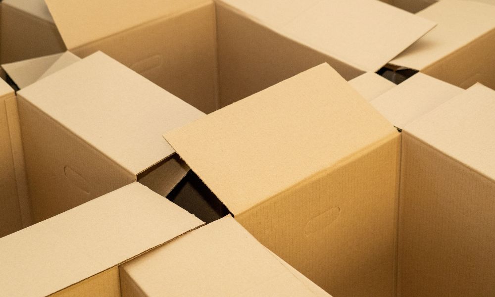 Benefits of Used vs. New Cardboard Boxes for Your Business